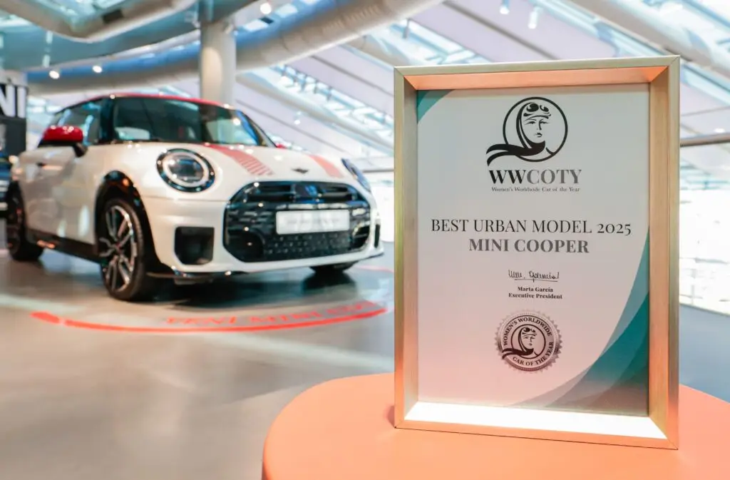 MINI Cooper, WWCOTY Jürisi Tarafından “En İyi Şehir Otomobili" Seçildi 1 MINI Cooper, WWCOTY Jürisi Tarafından “En İyi Şehir Otomobili" Seçildi