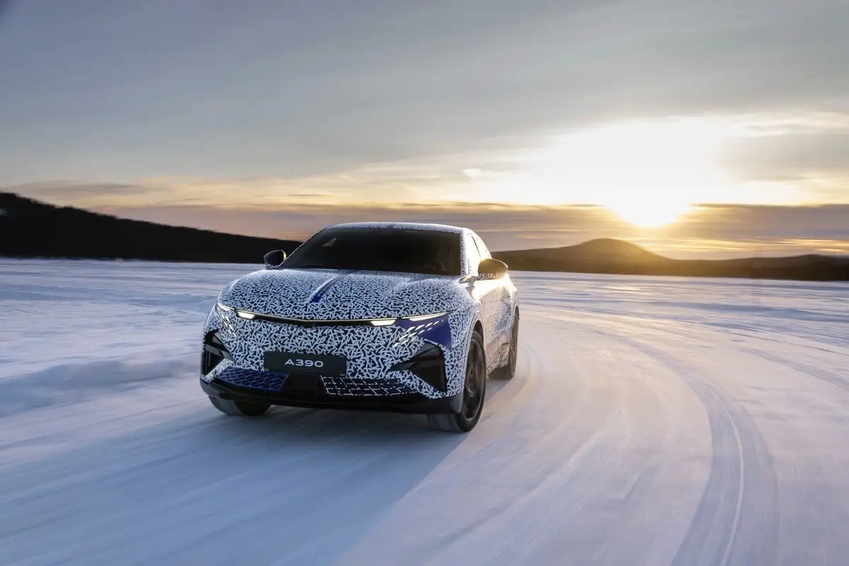 A390: ALPINE'İN SPORTİF FASTBACK MODELİ KUTUP KOŞULLARINDA TEST EDİLİYOR 1 A390: ALPINE'İN SPORTİF FASTBACK MODELİ KUTUP KOŞULLARINDA TEST EDİLİYOR