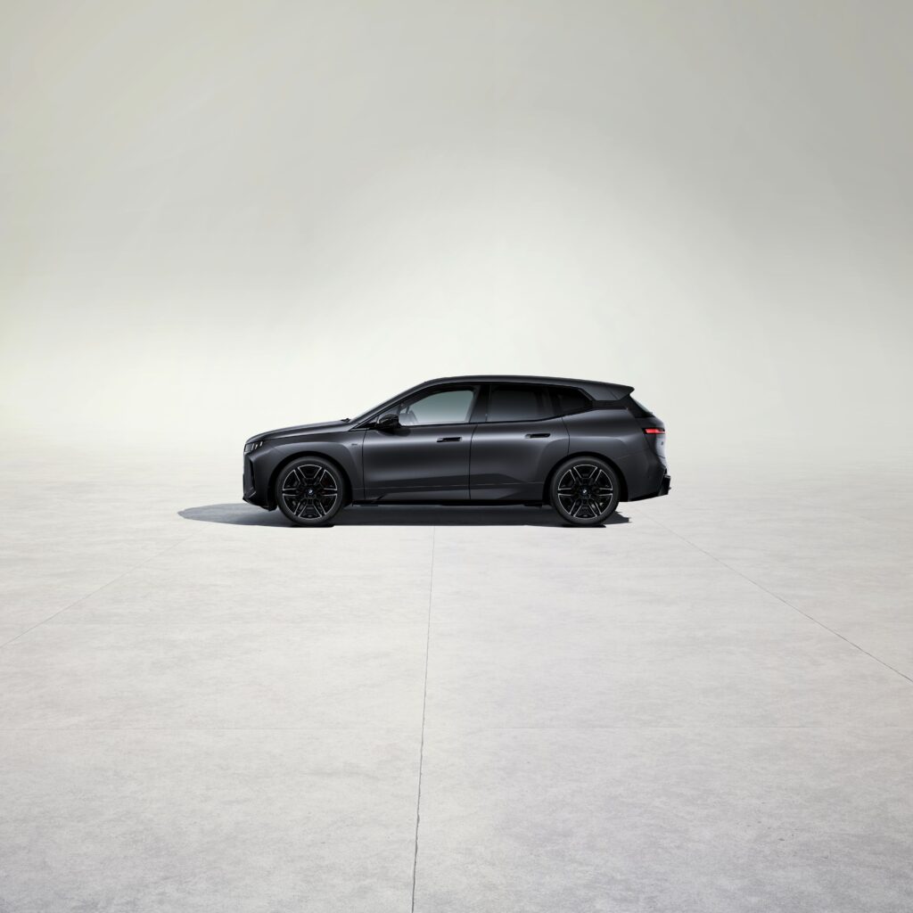 Yeni BMW iX Yüksek Performansı ve Yenilenen Tasarımıyla Yollarda 3 Yeni BMW iX Yüksek Performansı ve Yenilenen Tasarımıyla Yollarda