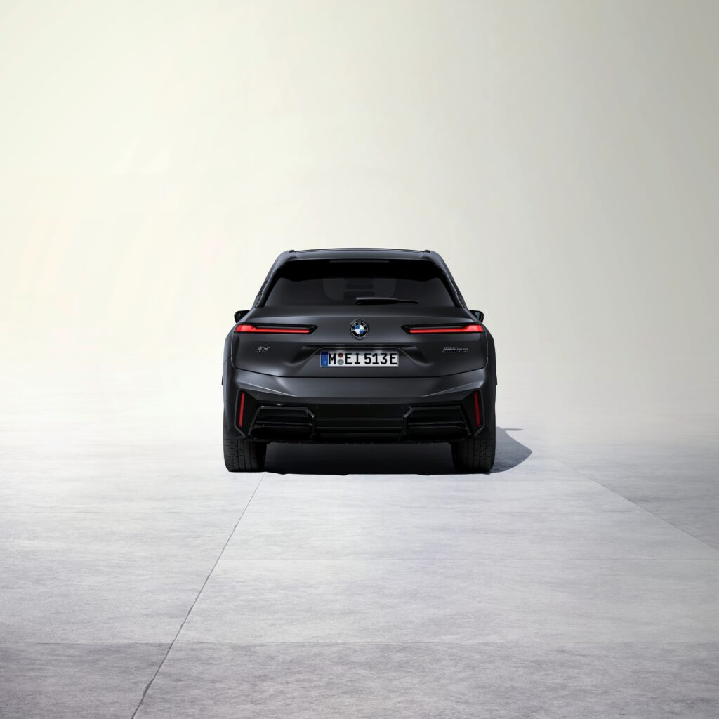 Yeni BMW iX Yüksek Performansı ve Yenilenen Tasarımıyla Yollarda 4 Yeni BMW iX Yüksek Performansı ve Yenilenen Tasarımıyla Yollarda