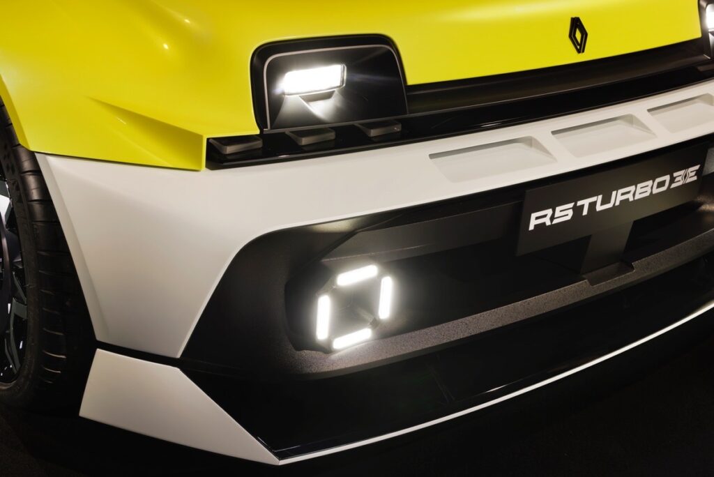 İLK ELEKTRİKLİ "MİNİ SÜPER OTOMOBİL" 1 İLK ELEKTRİKLİ "MİNİ SÜPER OTOMOBİL"