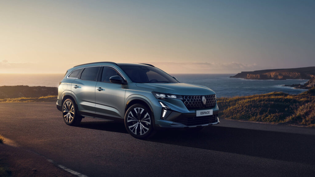 Yeni Renault Espace: Hibrit Motor ve Modern Tasarım 28 Yeni Renault Espace: Hibrit Motor ve Modern Tasarım