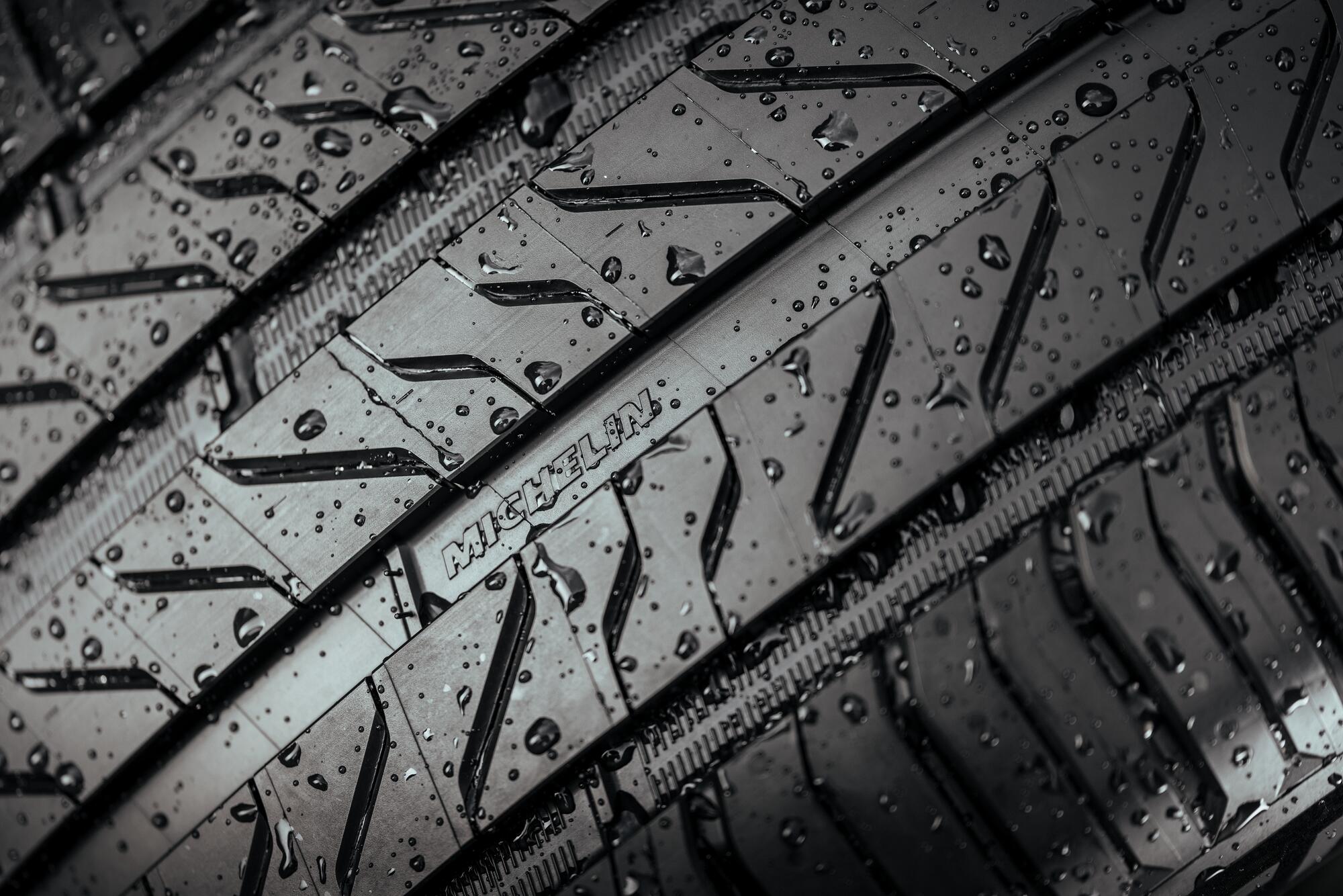 Yenilenen MICHELIN Primacy 5 2 Yenilenen MICHELIN Primacy 5