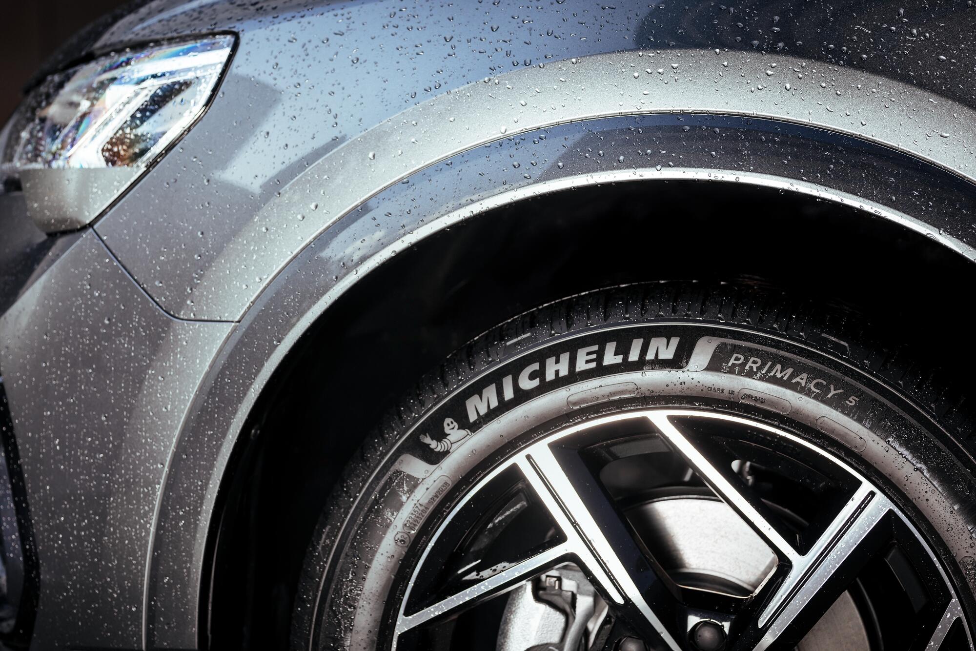 Yenilenen MICHELIN Primacy 5 4 Yenilenen MICHELIN Primacy 5