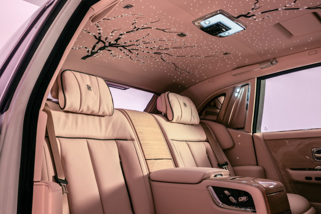 Rolls-Royce Phantom “Cherry Blossom” Siparişi Tanıtıldı 53 Rolls-Royce Phantom “Cherry Blossom” Siparişi Tanıtıldı