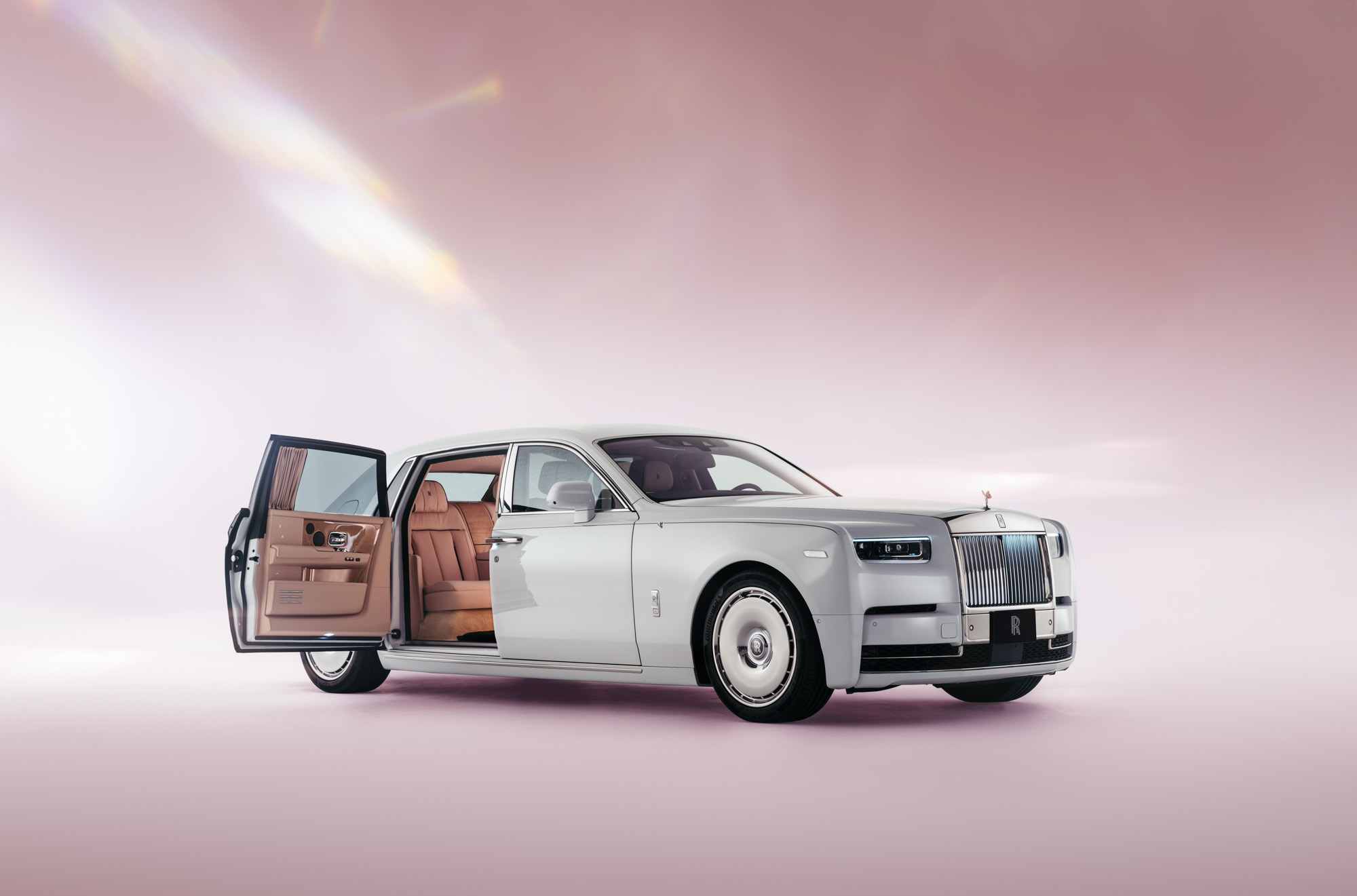 Rolls-Royce Phantom “Cherry Blossom” Siparişi Tanıtıldı 1 Rolls-Royce Phantom “Cherry Blossom” Siparişi Tanıtıldı