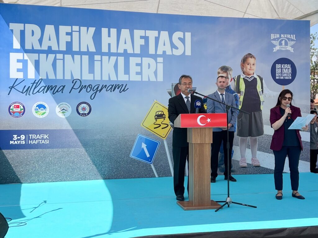 Toyota’dan Çocuklara Trafik Güvenliği Sürprizi 4 Toyota’dan Çocuklara Trafik Güvenliği Sürprizi