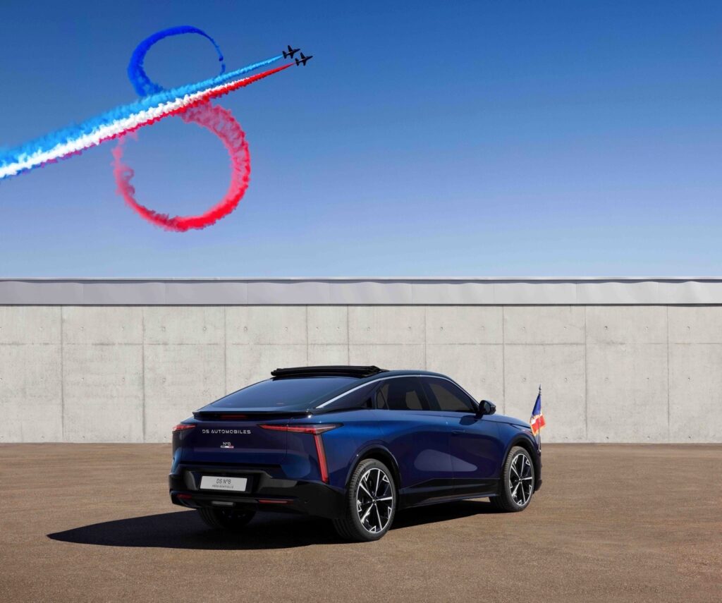 Macron’un Yeni Makam Aracı: Elektrikli DS N°8 38 Macron’un Yeni Makam Aracı: Elektrikli DS N°8