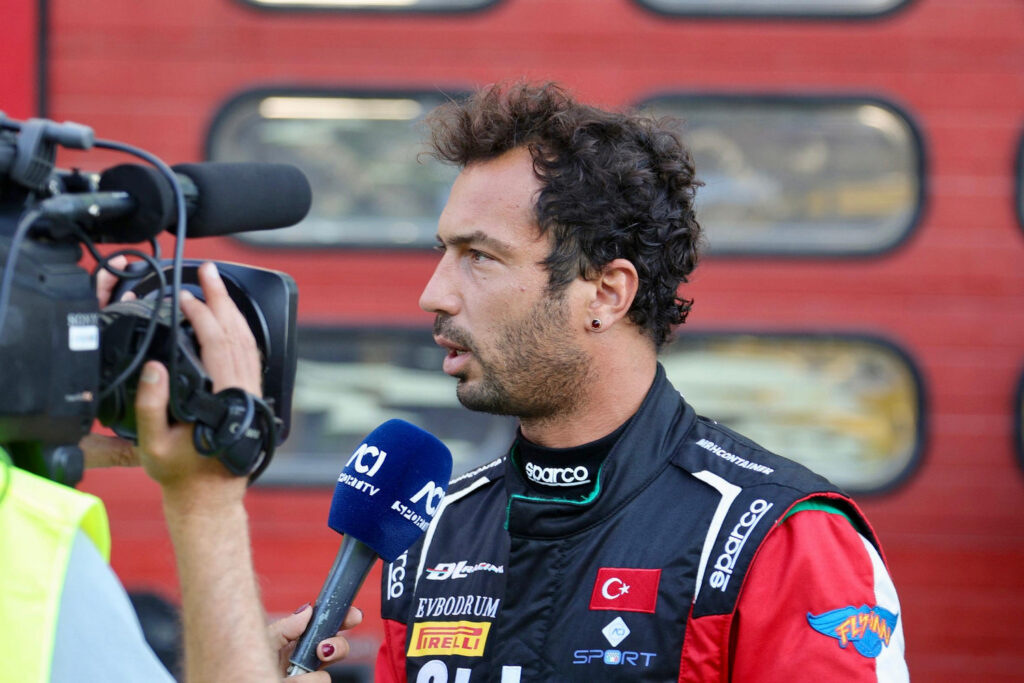 Vedat Ali Dalokay, TCR Europe Serisinde Yarışan İlk Türk Pilot Oldu! 50 Vedat Ali Dalokay, TCR Europe Serisinde Yarışan İlk Türk Pilot Oldu!