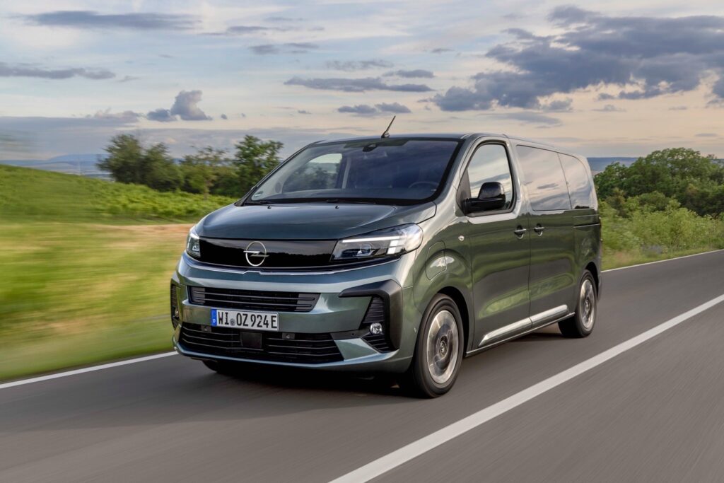 Opel’den Aileler İçin Elektrikli ve Geniş Seçenekler! 13 Opel’den Aileler İçin Elektrikli ve Geniş Seçenekler!
