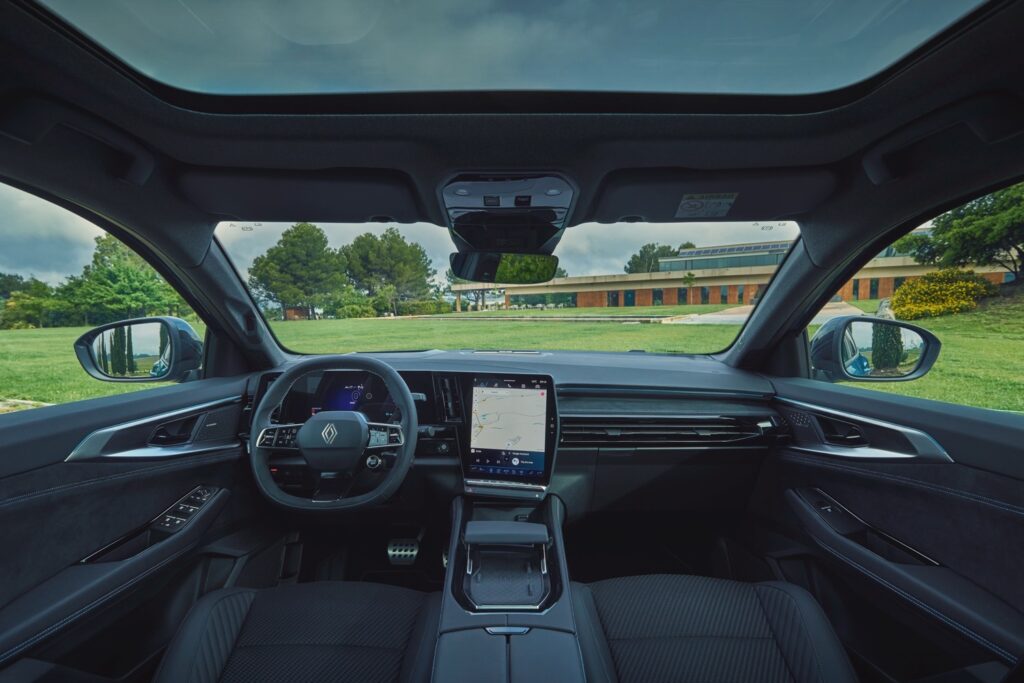 Sahibini Tanıyan Otomobil: Yeni Renault Austral, Teknolojisi ve Fiyatıyla Türkiye'de! 5 Yeni 2025 Renault Austral - kokpit