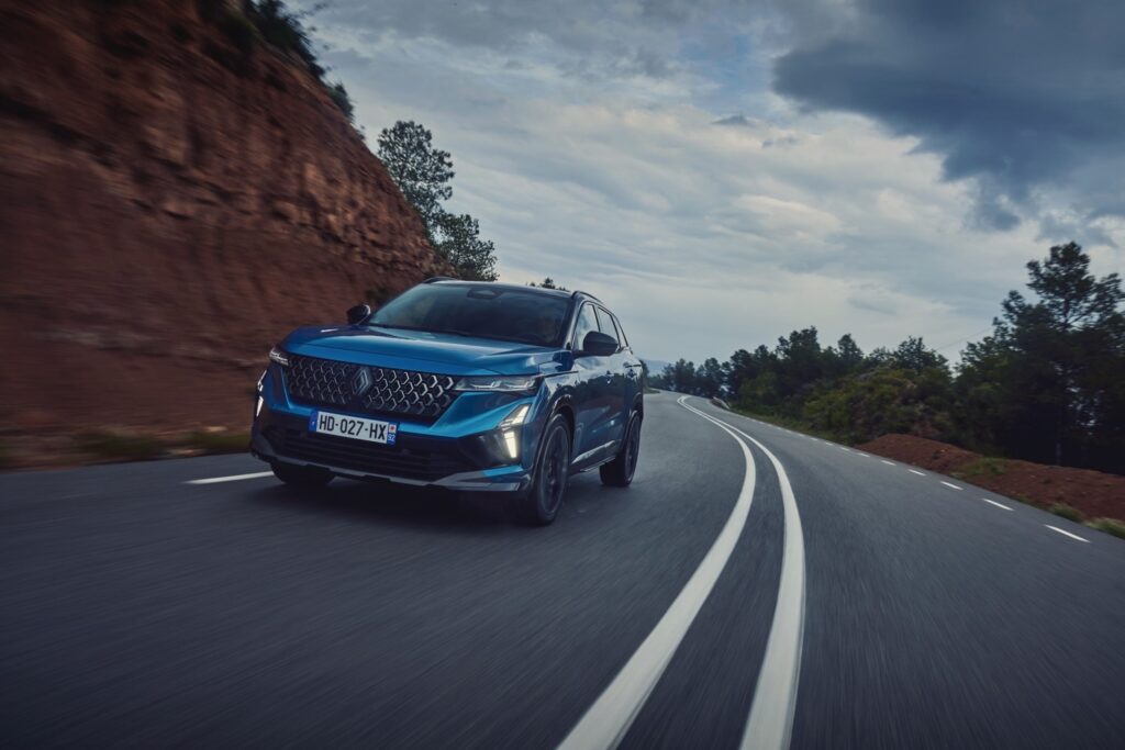 Sahibini Tanıyan Otomobil: Yeni Renault Austral, Teknolojisi ve Fiyatıyla Türkiye'de! 2 Yeni 2025 Renault Austral -
