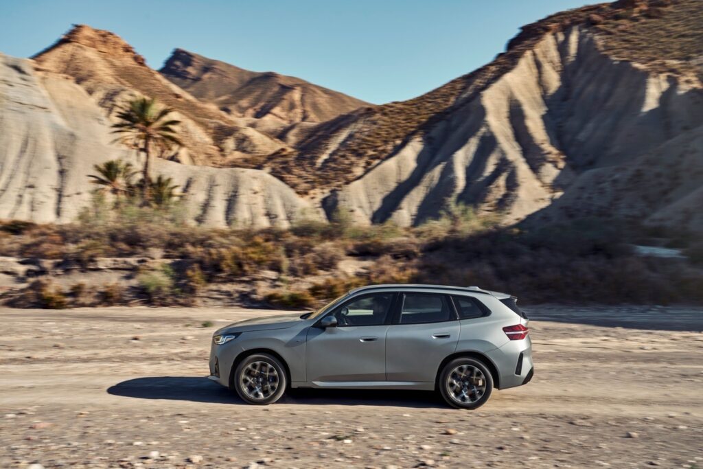 Yeni BMW X3 20 Geldi: Boyutları ve Duruşuyla Türk Sürücülerin Gözdesi Olacak mı? 1 Yeni BMW X3 20 yan görüntüsü