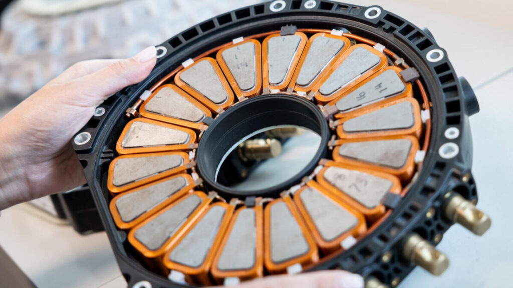 Bir Elektrik Motoru Ne Kadar Güçlü Olabilir? Mercedes'in Yeni Teknolojisi Ezber Bozacak 18 Bir Elektrik Motoru Ne Kadar Güçlü Olabilir? Mercedes'in Yeni Teknolojisi Ezber Bozacak