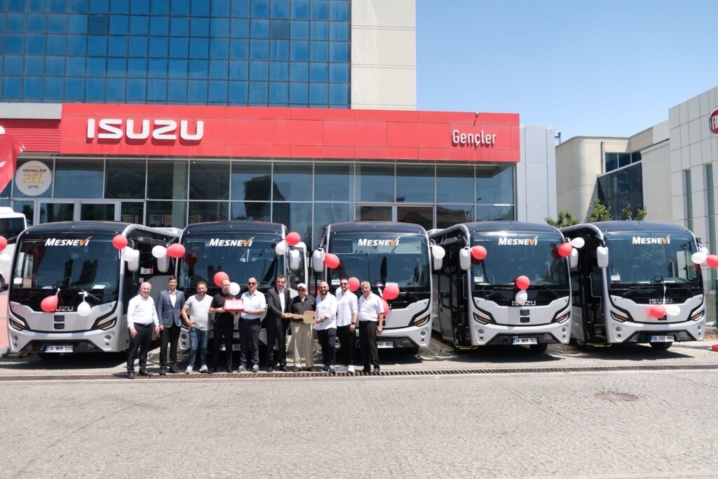 Anadolu Isuzu'dan Mesnevi Turizm'e Özel Grand Toro Teslimatı 20 Anadolu Isuzu'dan Mesnevi Turizm'e Özel Grand Toro Teslimatı
