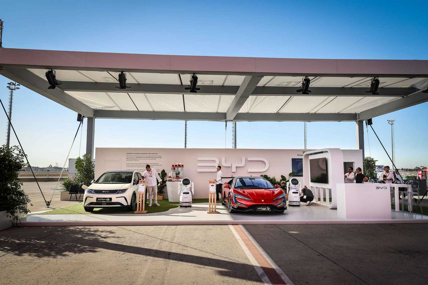 Havada, Karada, Suda! BYD'nin Teknoloji Şovu YANGWANG U8 ve U9 Türkiye Bayilerinde 1 Havada, Karada, Suda! BYD'nin Teknoloji Şovu YANGWANG U8 ve U9 Türkiye Bayilerinde