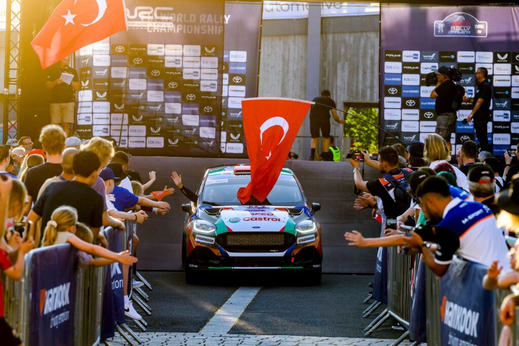 Tarihi Fırsat: Castrol Ford Team Türkiye ve Ali Türkkan Junior WRC Şampiyonluk Yarışına Çıkıyor! 26 Tarihi Fırsat: Castrol Ford Team Türkiye ve Ali Türkkan Junior WRC Şampiyonluk Yarışına Çıkıyor!