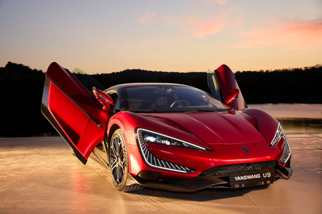 Havada, Karada, Suda! BYD'nin Teknoloji Şovu YANGWANG U8 ve U9 Türkiye Bayilerinde 11 Havada, Karada, Suda! BYD'nin Teknoloji Şovu YANGWANG U8 ve U9 Türkiye Bayilerinde