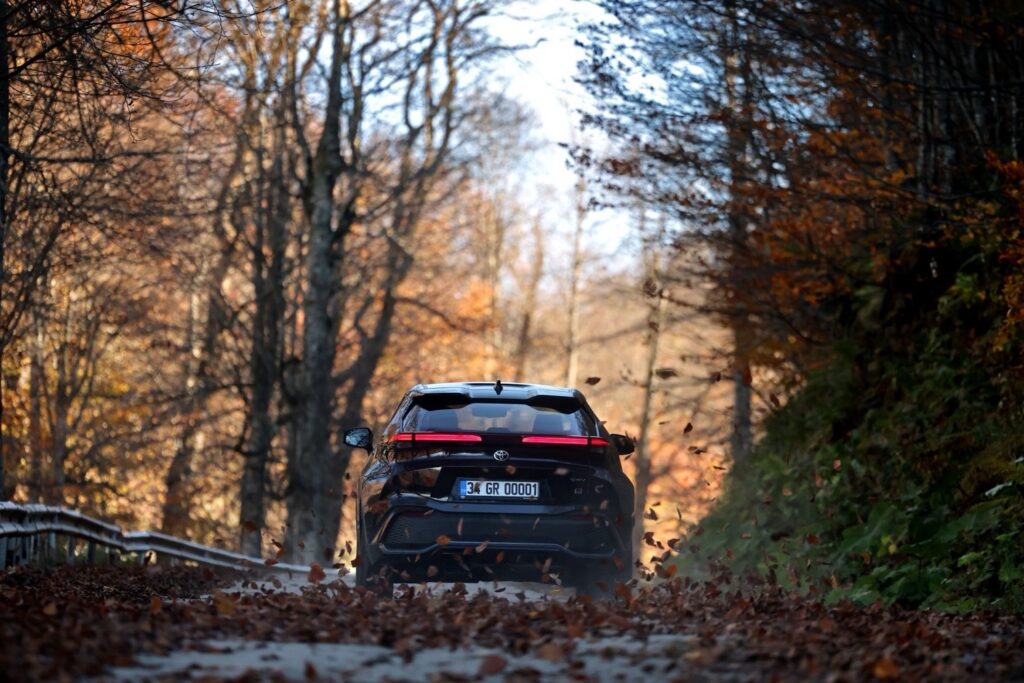 Coupe SUV İkonu Artık Daha Dinamik: C-HR Hybrid GR SPORT Özellikleri ve Fiyatı 3 Coupe SUV İkonu Artık Daha Dinamik: C-HR Hybrid GR SPORT Özellikleri ve Fiyatı