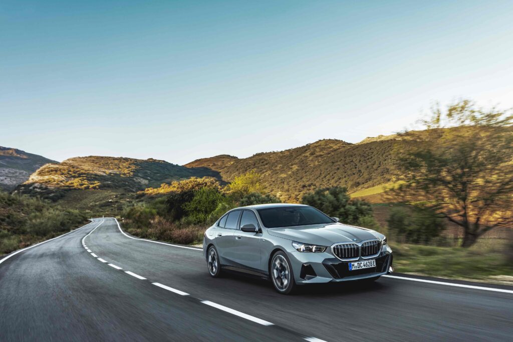 BMW Aralık Ayı Kampanyası: 320i, 520i ve i5 Modellerinde %1,19 Faiz Fırsatı ve Yüksek Takas Desteği 2 BMW Aralık Ayı Kampanyası: 320i, 520i ve i5 Modellerinde %1,19 Faiz Fırsatı ve Yüksek Takas Desteği