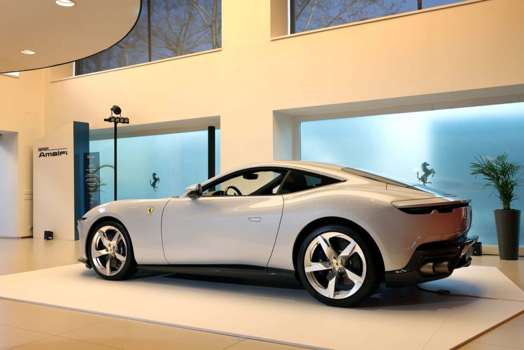 0–100 km/s Sadece 3,3 Saniye: Ferrari Amalfi’nin Teknik Özellikleri ve Türkiye Detayları Açıklandı 2 0–100 km/s Sadece 3,3 Saniye: Ferrari Amalfi’nin Teknik Özellikleri ve Türkiye Detayları Açıklandı