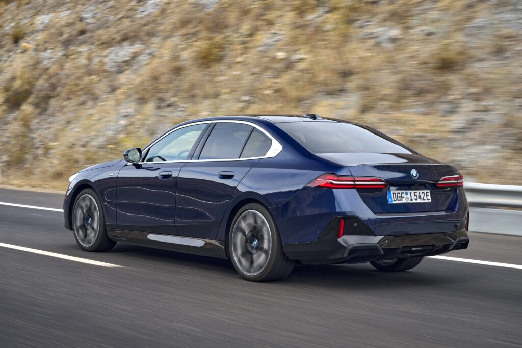 BMW Aralık Ayı Kampanyası: 320i, 520i ve i5 Modellerinde %1,19 Faiz Fırsatı ve Yüksek Takas Desteği 3 BMW Aralık Ayı Kampanyası: 320i, 520i ve i5 Modellerinde %1,19 Faiz Fırsatı ve Yüksek Takas Desteği